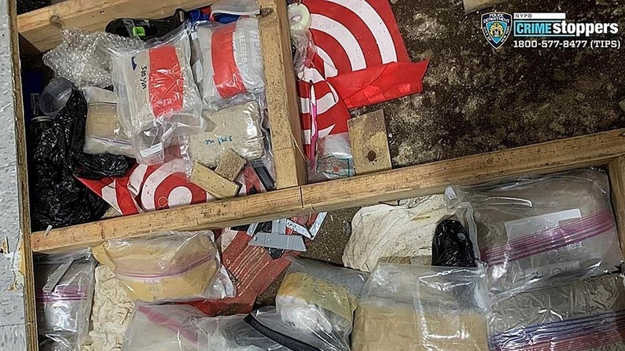 Quatro pessoas são presas por produzirem drogas dentro de creche em Nova York; um bebê morreu
