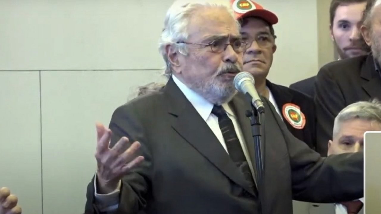 José Carlos Dias destaca união do capital e trabalho e lê carta da Fiesp