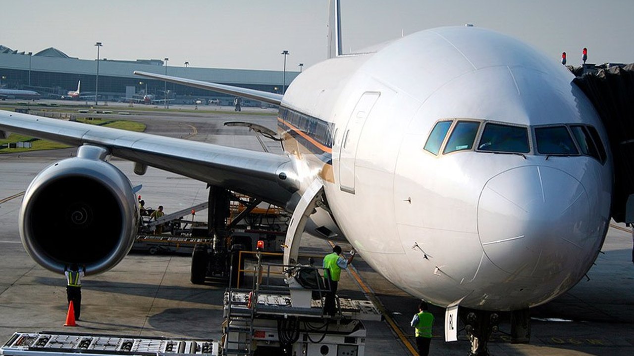 Sancionada lei que beneficia companhias aéreas e setor de eventos