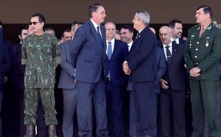 Datafolha: maioria dos brasileiros vê Forças Armadas envolvidas em irregularidades de Bolsonaro