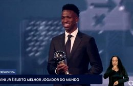 Vini Jr é eleito melhor jogador do mundo pela Fifa