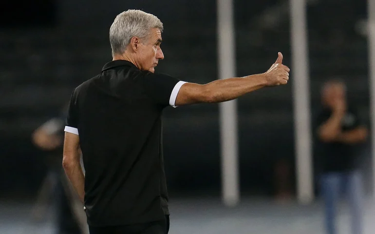 Ex-técnico do Botafogo, Luís Castro se derrete por recorde de Cristiano Ronaldo pelo Al-Nassr