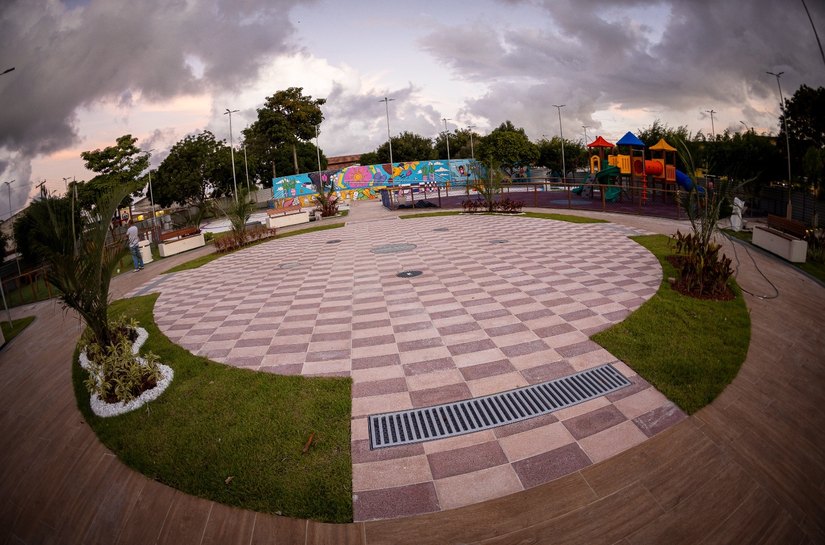 Praças de Maceió se tornam símbolo de recomeço para empreendedores locais