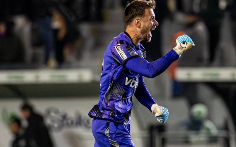 Neto, do Botafogo, é submetido à cirurgia na coxa e só volta a jogar no ano que vem