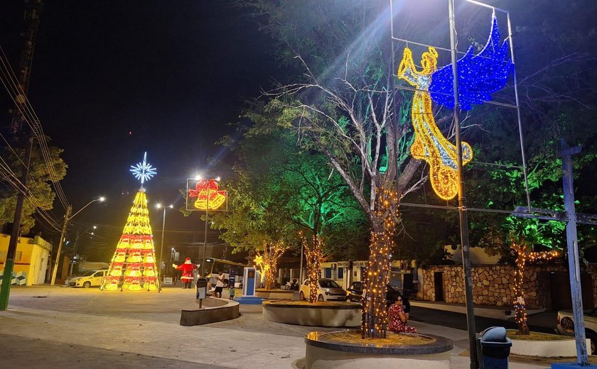 Ilumina instala decoração natalina na Jatiúca e em Ipioca