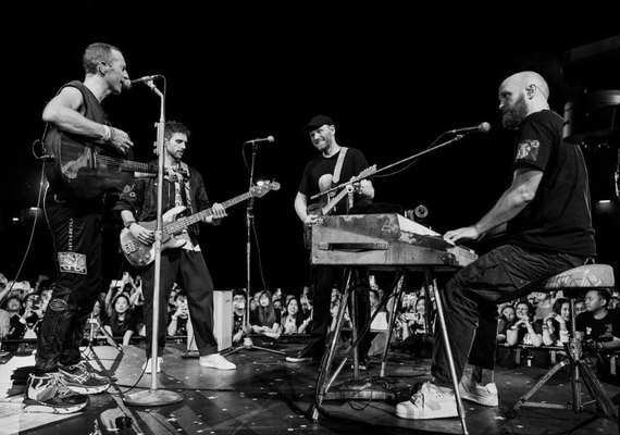 Novo estudo escolhe as 10 melhores bandas de 'rock de pai', com Nickelback, Blink-182 e Red Hot