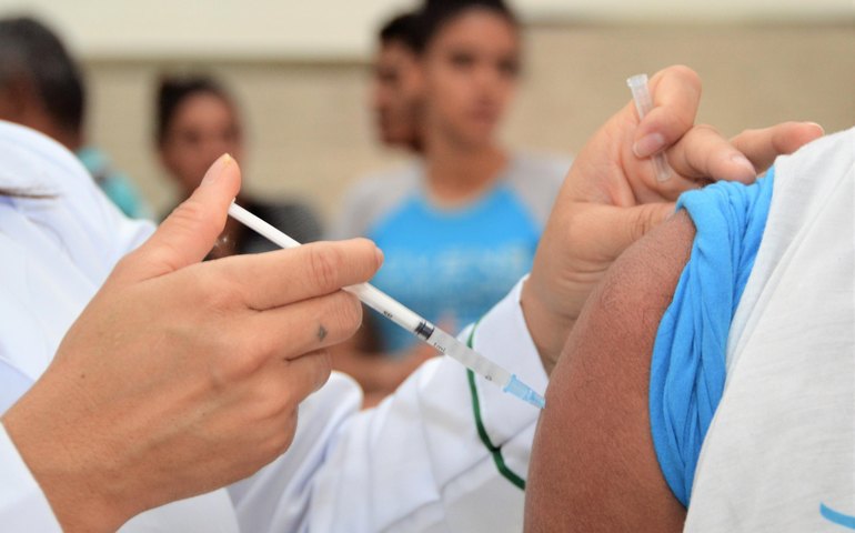 Argentina dá adeus à OMS e promete revisar vacinas