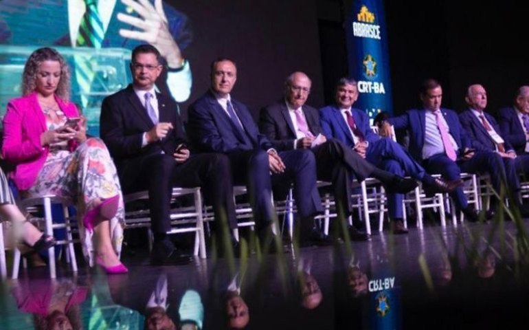 Câmara dos deputados participa de encontro de vereadores em Brasília
