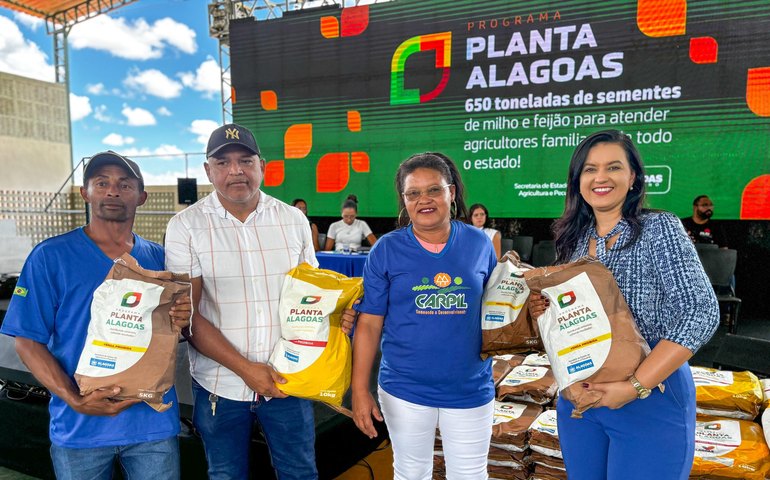 Planta Alagoas: agricultores comemoram chegada de sementes no tempo certo para o plantio