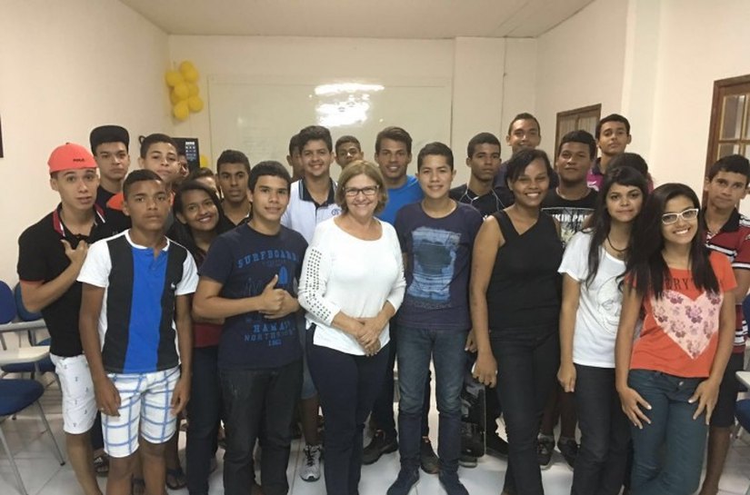 Prefeita Eliza Alves se reúne com alunos da Escola Fernandina Malta