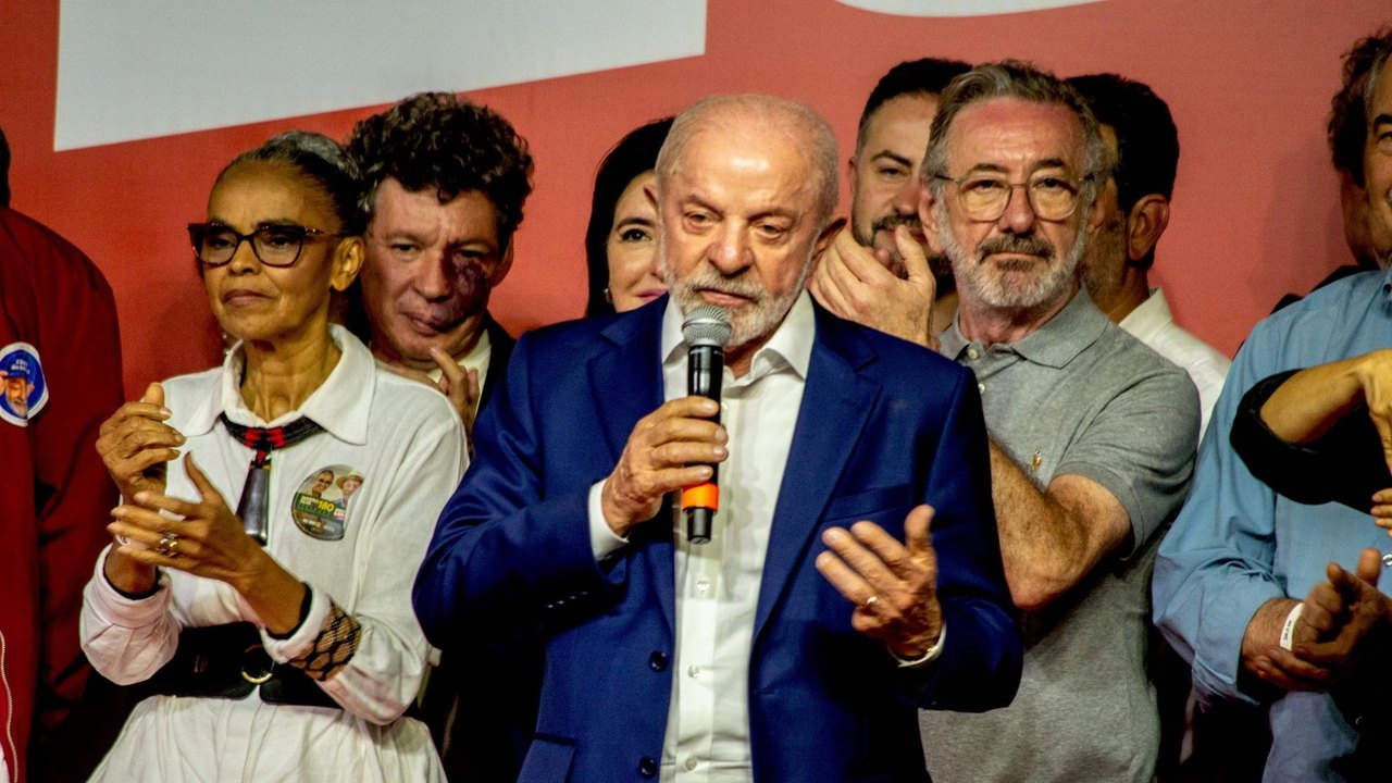 Lula diz que país entra na 'prorrogação', mira abstenção e promete enfrentar bolsonarismo no 2º turno