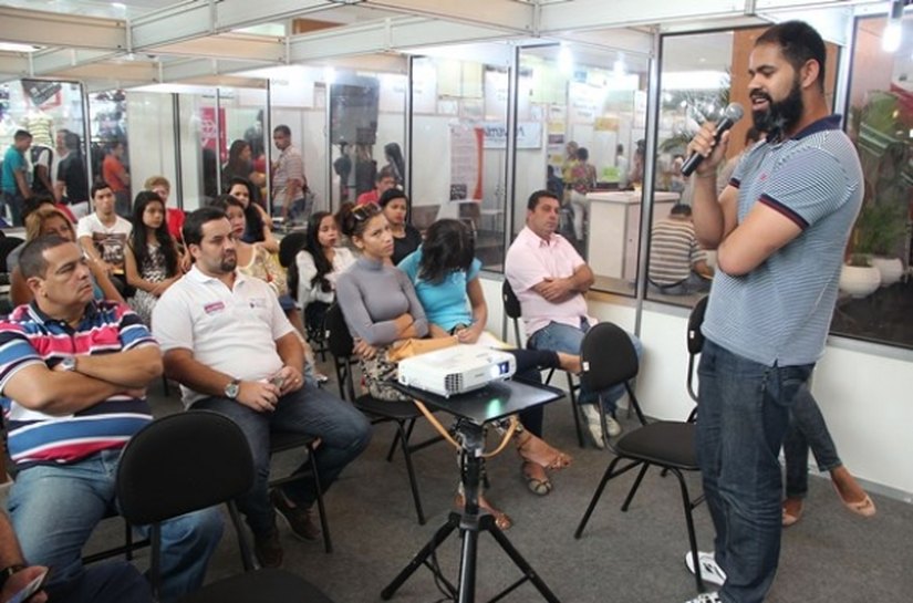 Palestras atraem cerca de 200 participantes durante Feira do Emprego