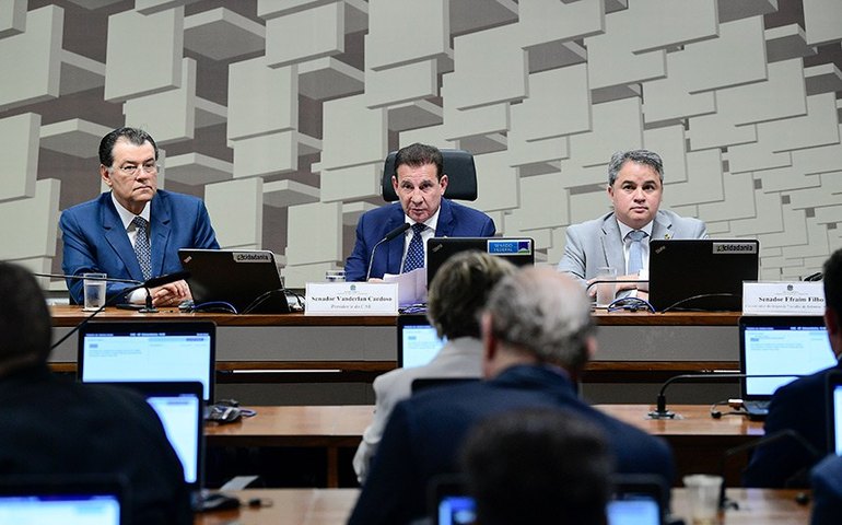 Reforma tributária: grupo de trabalho da CAE entrega sugestões ao relator