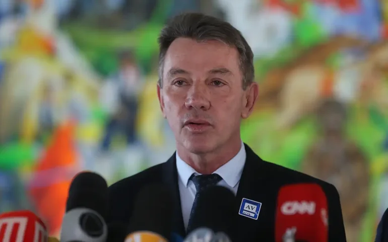 Governador de RR vive crise política em meio a ameaça de CPI por suspeita de espionar adversários