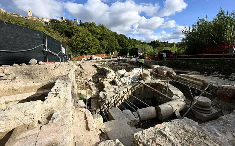 Escavações revelam grande escola de medicina da era etrusca na Toscana