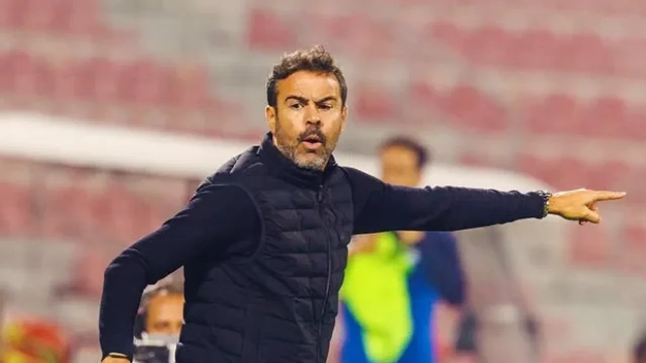 Cruzeirenses protestam após a queda na Copa do Brasil: 'Elenco pipoqueiro; Artur Jorge burro'