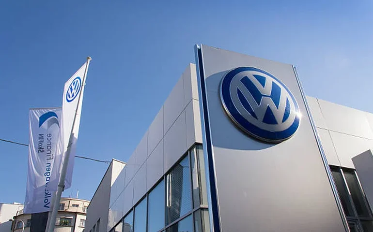 Chinesa CATL e Volkswagen fecham colaboração para baterias elétricas diante da concorrência
