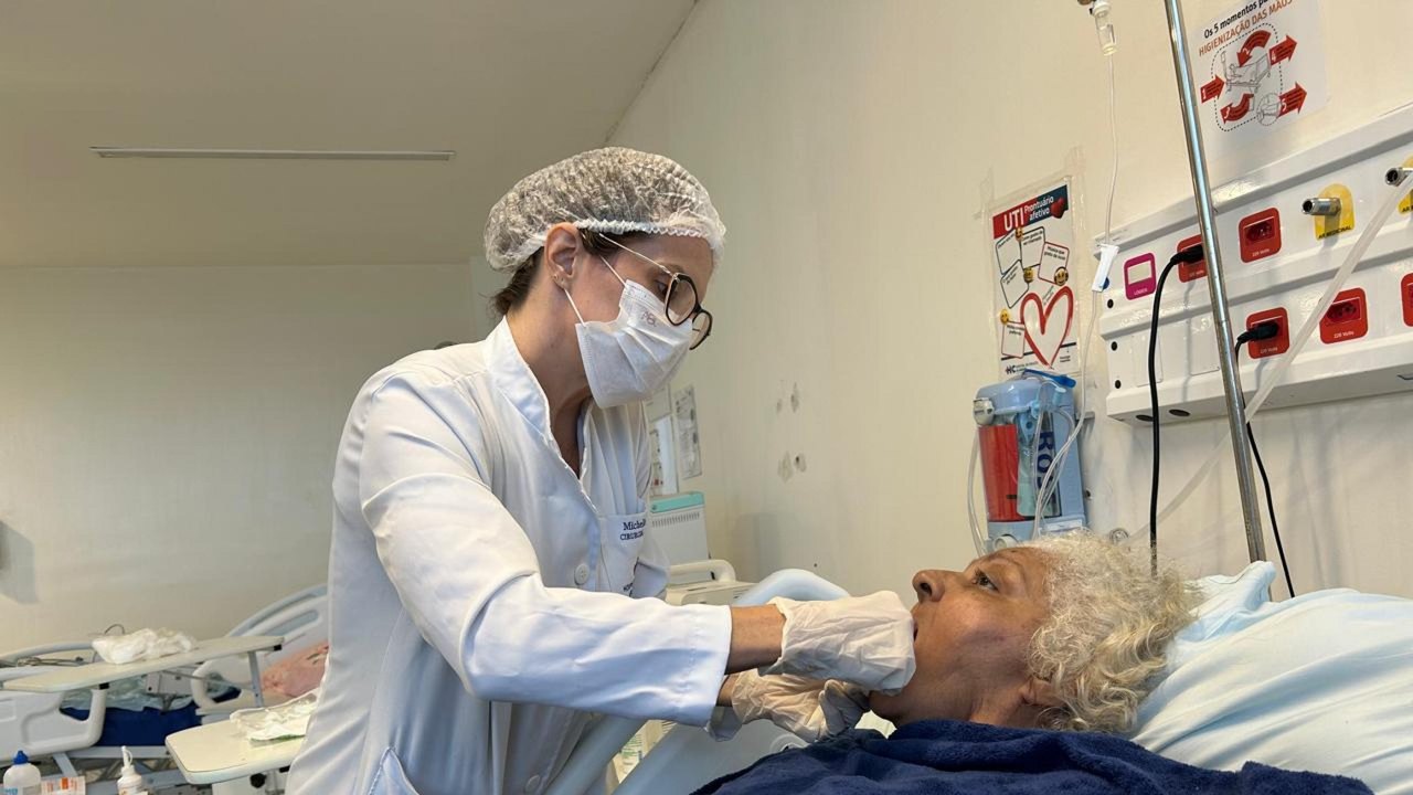 Atuação de cirurgiões-dentistas em hospitais previne infecções e reduz internações