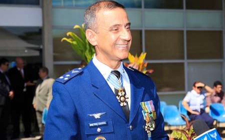 Tenente-brigadeiro Carlos Oliveira é indicado para vaga no STM