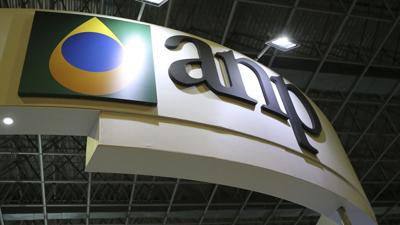 ANP multa distribuidoras em mais de R$ 700 milhões por aumento abusivo nos preços dos combustíveis