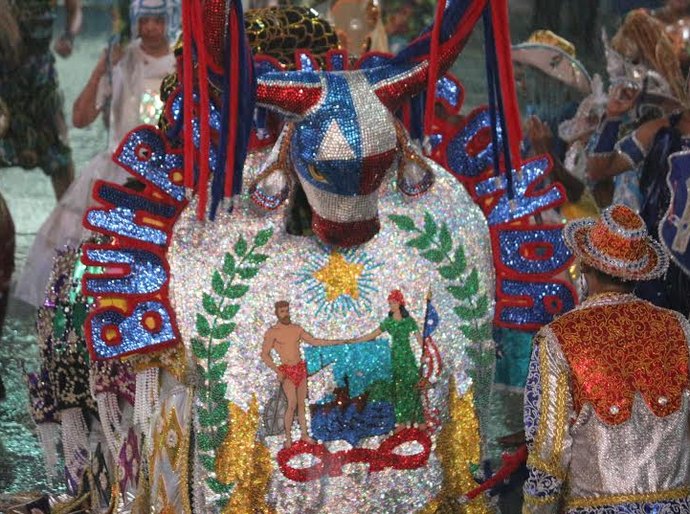 Boi Anaconda no palco  do Festival Cultural  Tocha  Olímpica em Maceió