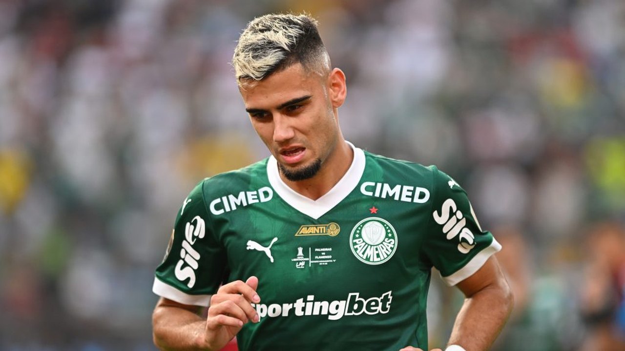Andreas Pereira explica lance que causou expulsão no Palmeiras