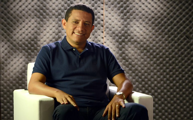 Júlio Cezar aposta em propaganda de TV para subir nas pesquisas