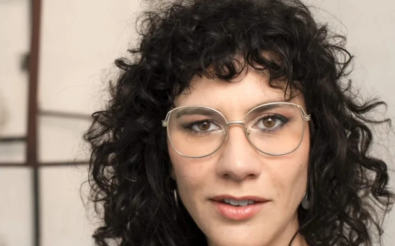 Trilha de Letras recebe a premiada escritora Mariana Salomão Carrara