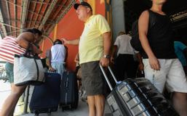Gastos de turistas no exterior têm queda em janeiro após aumento do IOF