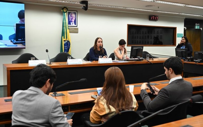 Debatedores divergem sobre modelo de exame de proficiência médica