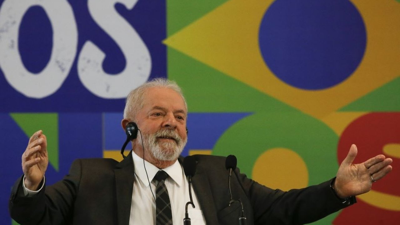 ‘Vamos contemplar quem ajudou’, diz Lula ao anunciar nomes do ministério