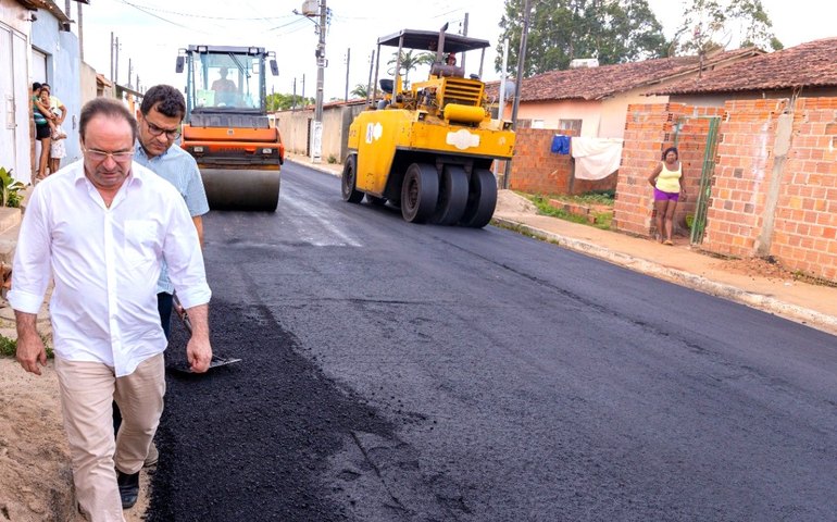 Prefeitura inicia recapeamento asfáltico em 45 ruas no Residencial Agreste