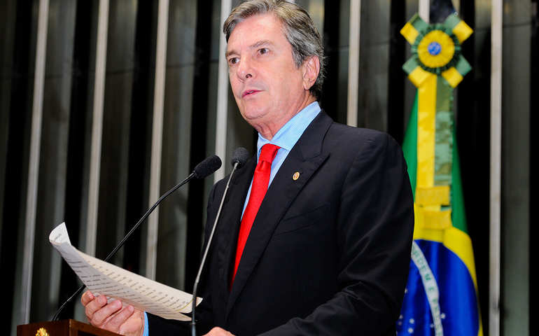 Em discurso, Collor diz que Brasil precisa de menos burocracia e mais simplificação