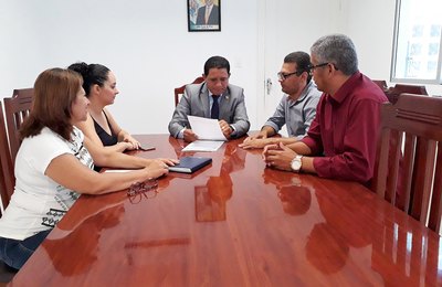 Servidores de Palmeira recebem salários nesta sexta-feira 