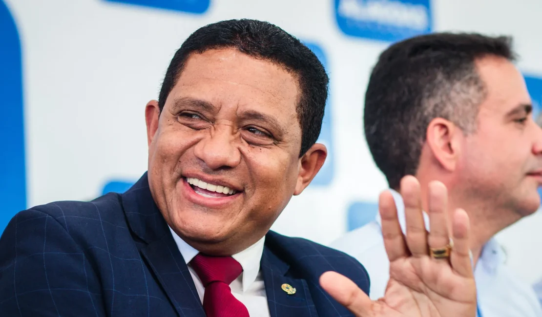 Irmão de secretário foi contemplado com cargo no Governo de Alagoas após ser exonerado pela tia-prefeita