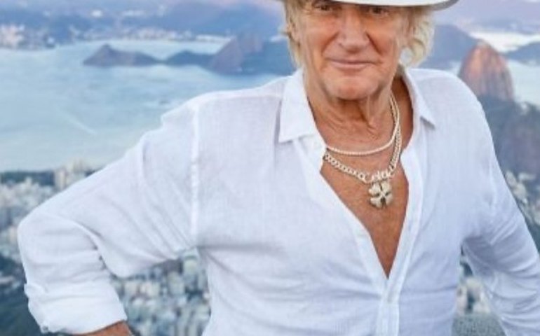 Rod Stewart visita o Cristo Redentor em férias no Brasil