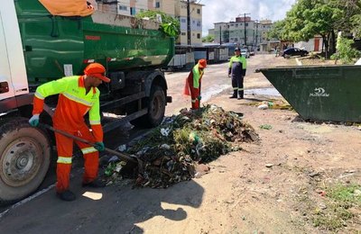 Mutirão leva serviços de limpeza ao Medeiros Neto