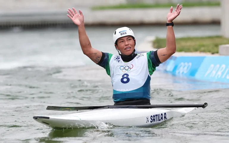 Ana Sátila supera repescagem e avança às oitavas de final no caiaque cross em Paris-2024