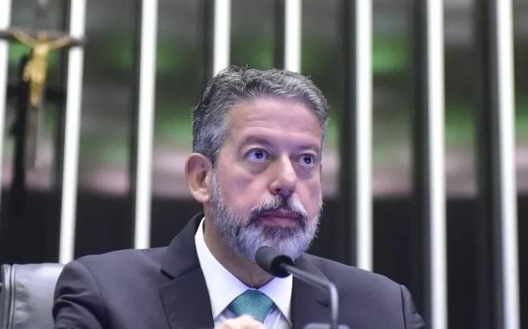 Arthur Lira leva facada nas costas de aliados em Maragogi