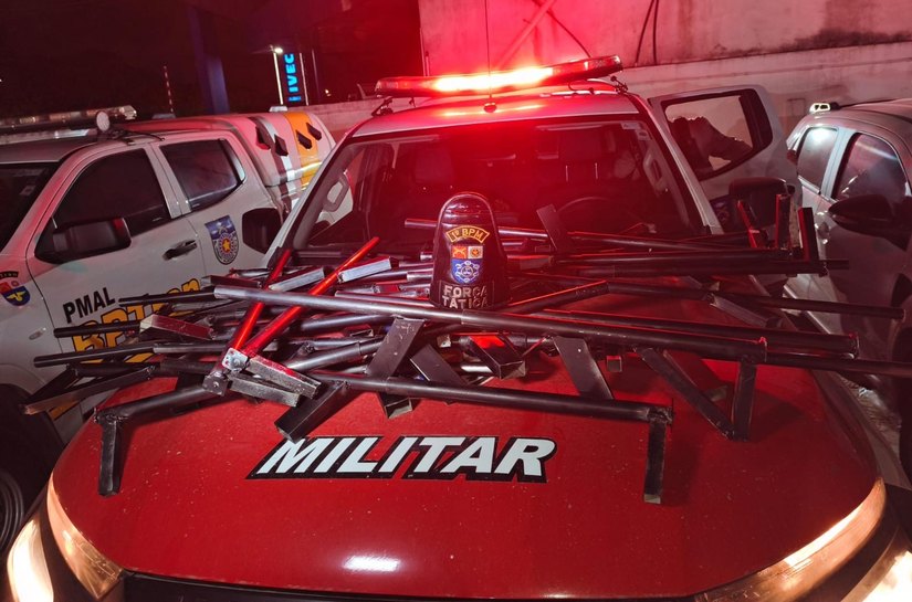 PM prende foragidos da Justiça e apreende 26 armas durante ocorrências em Maceió