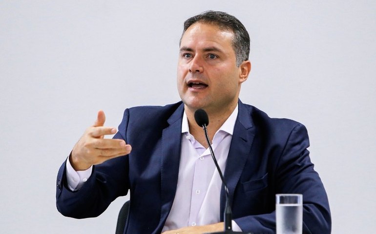 Renan Filho lidera disputa ao Senado com 56,8%, diz Data Sensus
