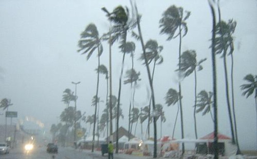 Inmet emite alerta de chuvas para 58 cidades de Alagoas