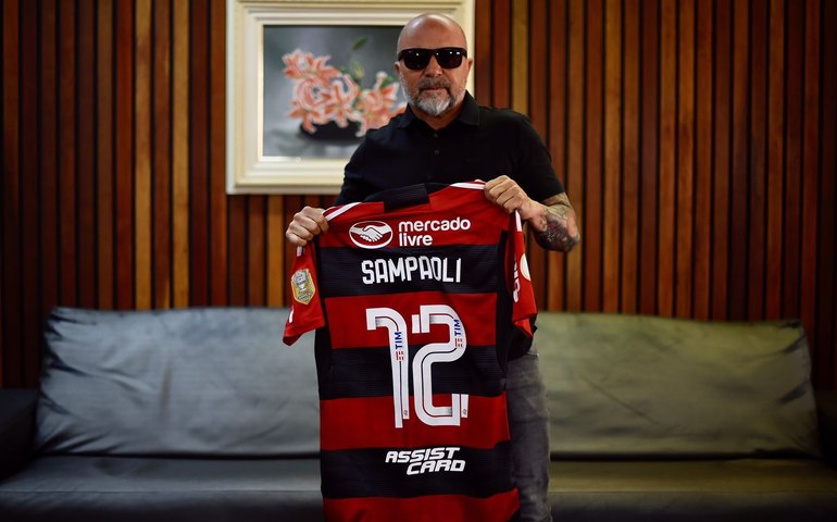 Sampaoli chega ao Flamengo prometendo futebol ofensivo: 'Obrigação é dar alegrias'