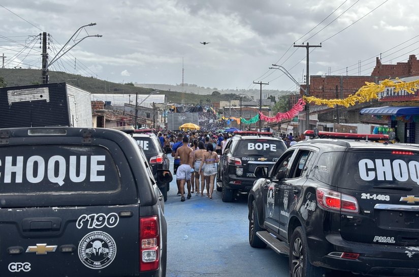 Policia Militar garante tranquilidade durante desfile do Bloco Tudo Azul, em Murici