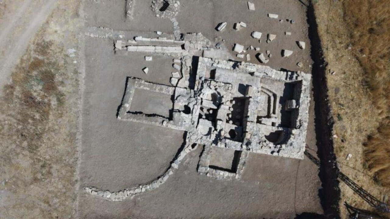 Mosaico encontrado em campo revela antigo assentamento romano na Turquia
