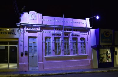 Prefeitura de Santana do Ipanema troca iluminação rosa pelo azul em alusão a Campanha Novembro Azul    