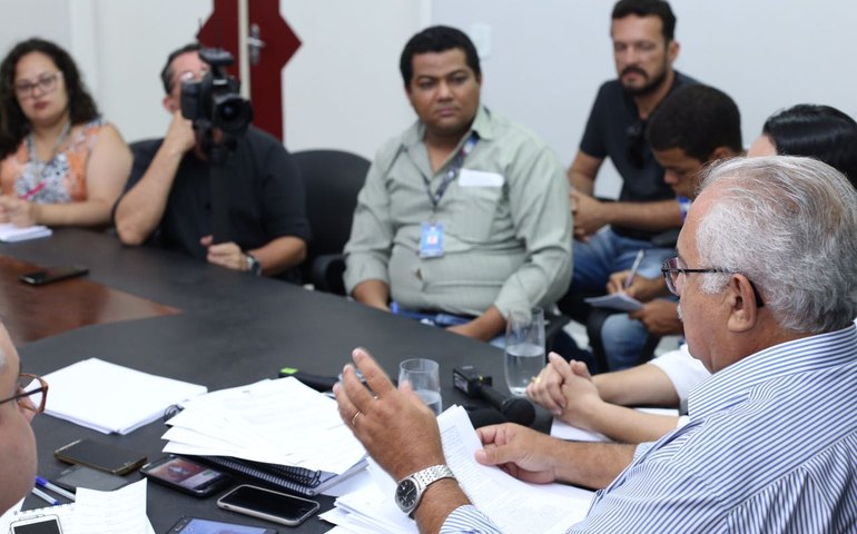 Rogério Teófilo concede entrevista coletiva no primeiro dia de sua gestão