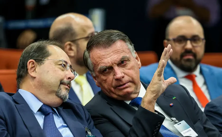 Absolvição de Bolsonaro é imperiosa para não termos nova versão caso Dreyfus, diz advogado