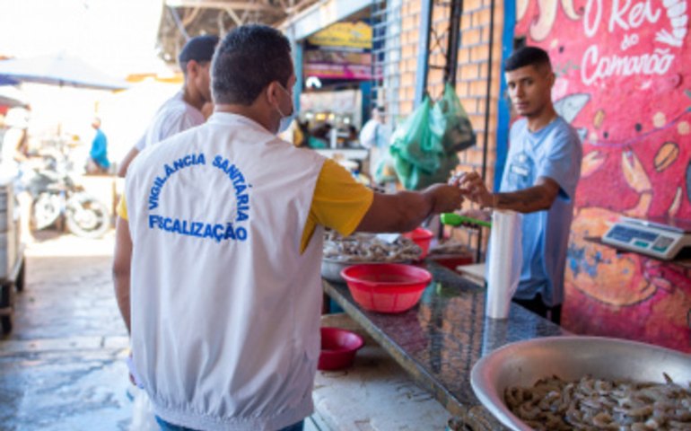 Prefeitura de Maceió realiza ação de combate à leptospirose no Mercado da Produção