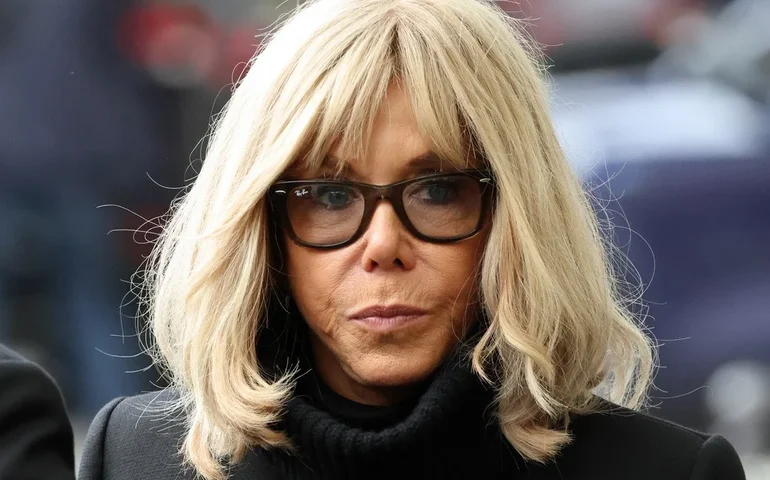 Tribunal de Paris considerou 10 pessoas culpadas de assédio virtual contra a primeira-dama Brigitte Macron